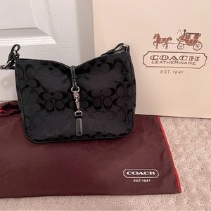 Authentic Coach Black Hampton Signature Black Shoulder Handbag-Click Closure